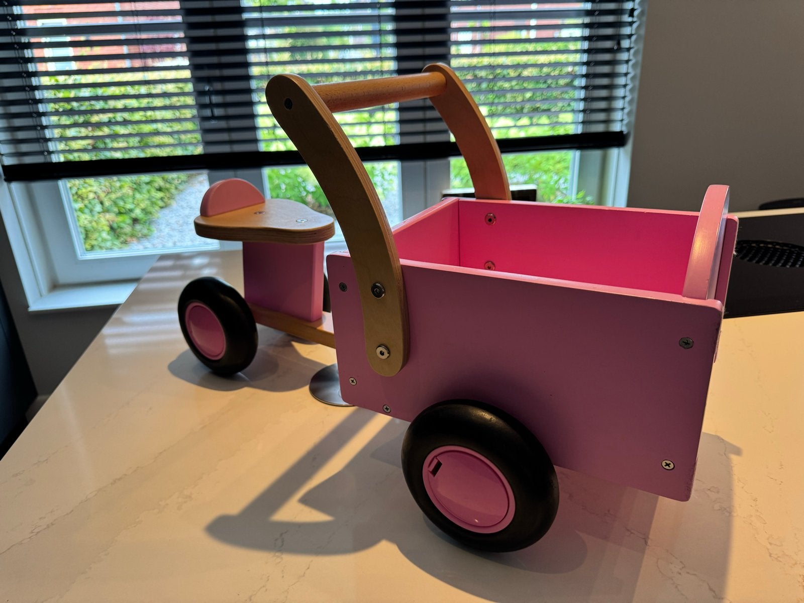 Petite Amelie roze bakfiets loopfiets, Kinderen en Baby's, Speelgoed | Buiten | Voertuigen en Loopfietsen, Gebruikt, Loopfiets