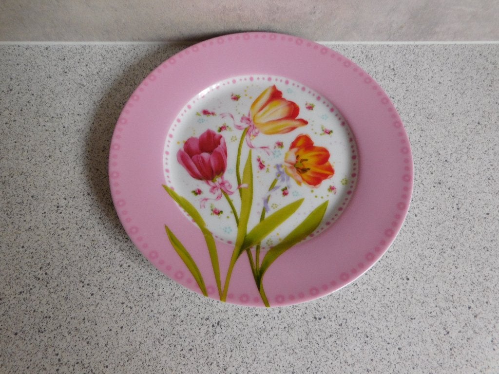 Bord 20 cm. Tulpen, Overige merken, Ophalen of Verzenden, Zo goed als nieuw, Bord(en)