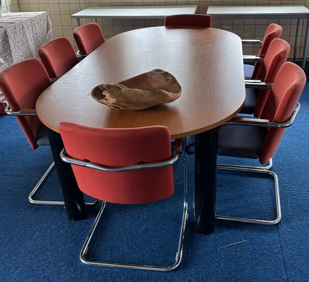 Ovale houten eettafel met 8 stoelen, Huis en Inrichting, Ophalen, Gebruikt, 100 tot 150 cm, Vijf personen of meer