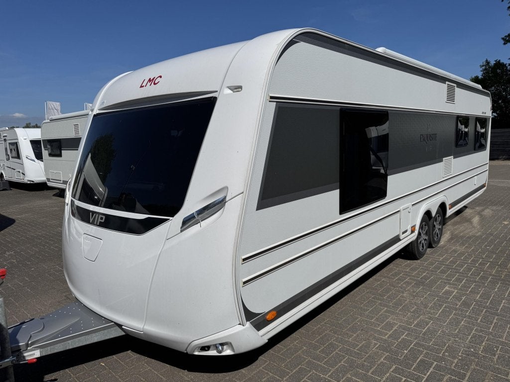 LMC Exquisit 695 VIP 2022 | Vrijst Queensbed | Voortent, Caravans en Kamperen, Schokbreker, Bedrijf, Treinzit, 6 tot 7 meter