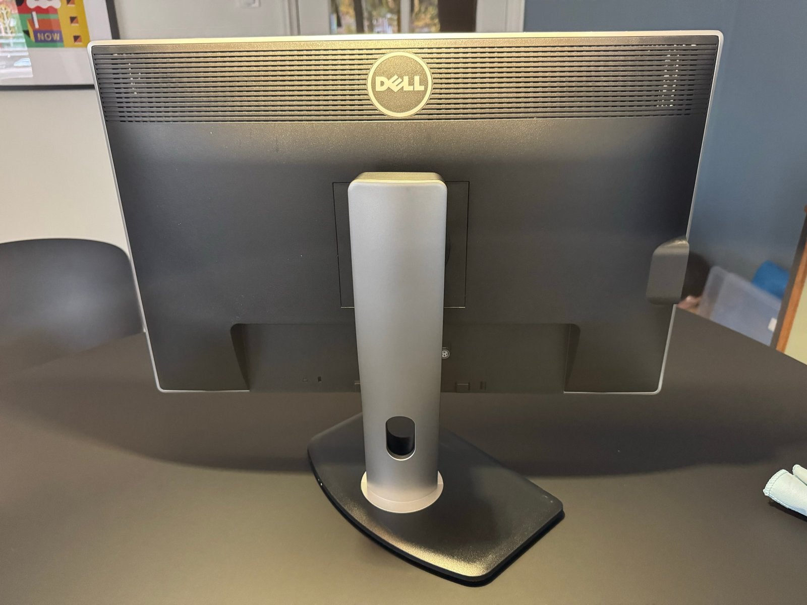 Dell U2412Mc Monitor - 24 inch, Full HD, Kantelbaar, IPS, Kantelbaar, Full HD, Ophalen of Verzenden