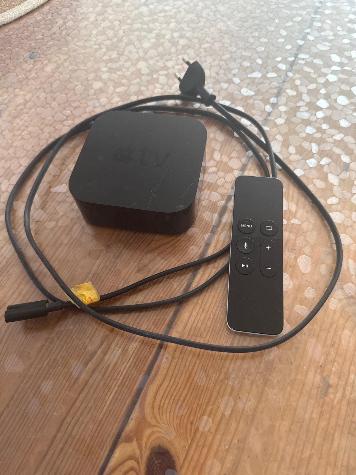 Apple TV A1625 met afstandsbediening en snoer, Ophalen of Verzenden, Gebruikt, HDMI, Zonder harde schijf