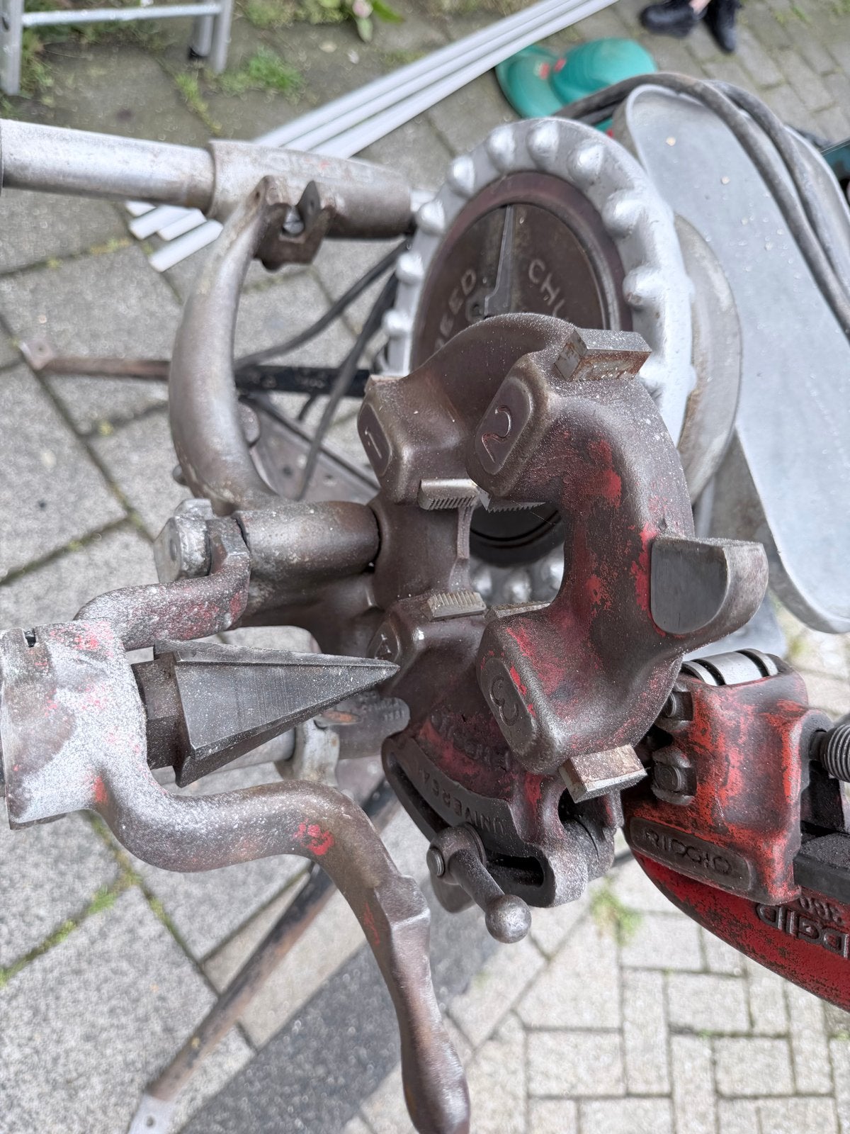 Draadsnijmachine Ridgid 1/2" tot 2" met toebehoren, Ophalen of Verzenden, Gebruikt