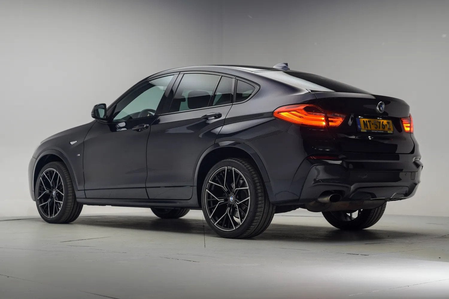 BMW X4 xDrive 20i M Sport High Executive Aut. [ Leder Trekha, Auto's, Automaat, Gebruikt, 2000 kg, Zwart