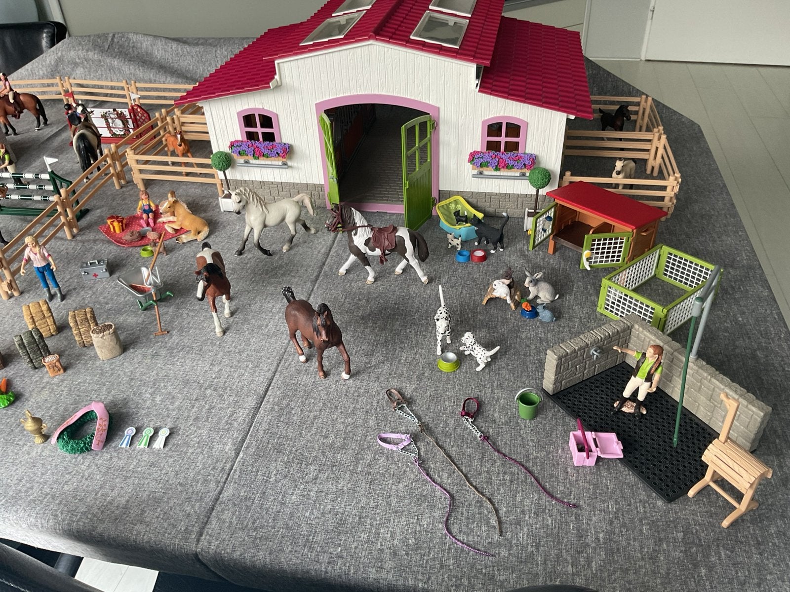 Schleich paarden manege met wedstrijbak en cafe, Verzamelen, Speelgoed, Ophalen of Verzenden, Zo goed als nieuw
