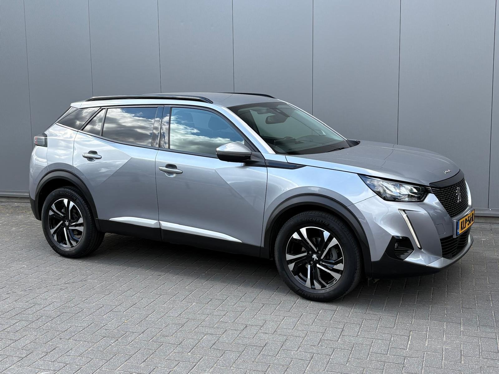 Peugeot 2008 1.2 PureT. 130PK Allure Gr.-Navigatie/Camera/Cr, Auto's, Dealer onderhouden, Gebruikt, Euro 6, 1199 cc