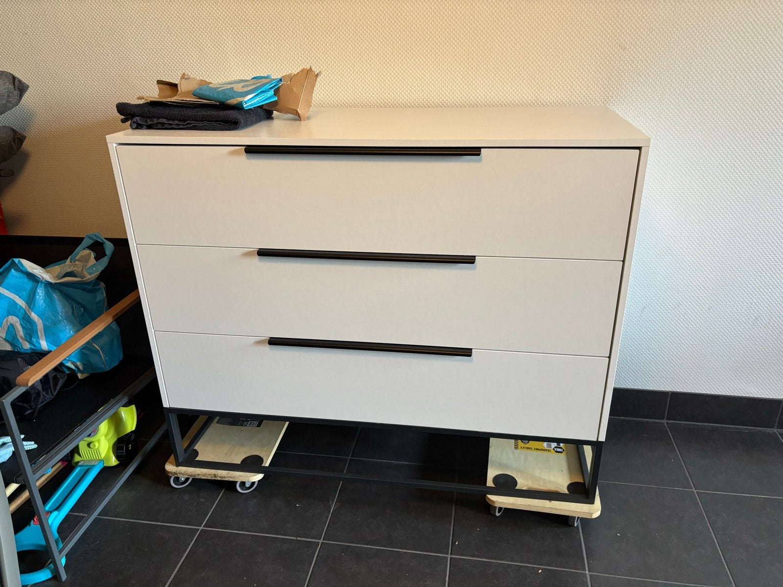 Moderne witte commode met 3 laden, Huis en Inrichting, Kasten | Ladekasten, Ophalen, Gebruikt, 100 tot 150 cm, 3 of 4 laden