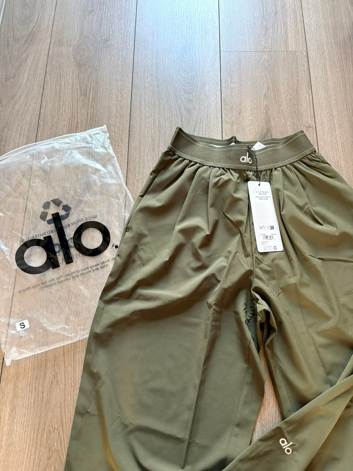 Alo broek S nieuw met kaartje, Kleding | Dames, Broeken en Pantalons, Nieuw, Ophalen of Verzenden, Maat 36 (S), Lang