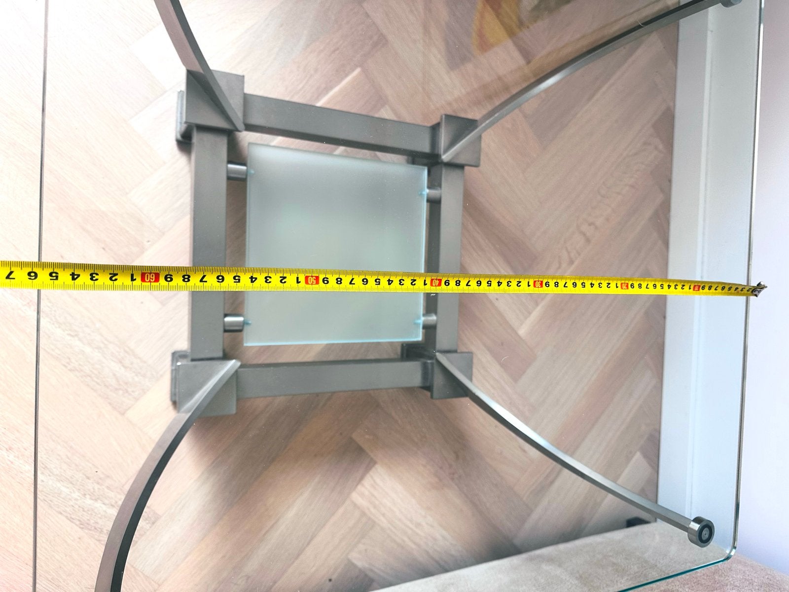 Moderne glazen salontafel met metalen onderstel, Huis en Inrichting, Ophalen, 50 – 75, 50 tot 100 cm, Vierkant