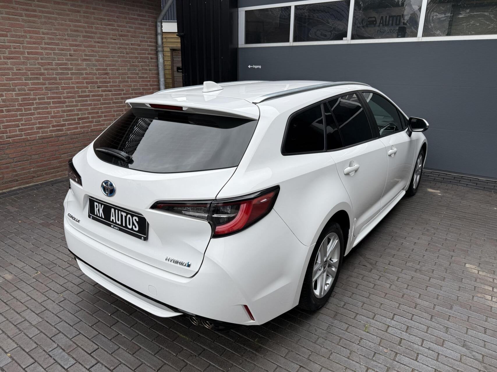 Foto 16 van Toyota Corolla Touring Sports 2.0 Hybrid Business / 184PK