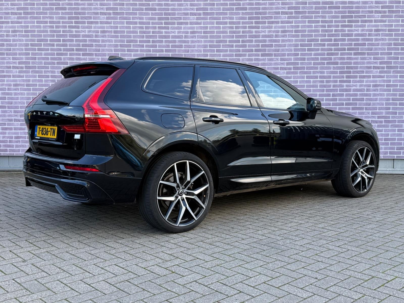Volvo XC60 2.0 T6 Plug-in hybrid AWD Ultimate Dark | Trekhaa, Auto's, Automaat, 12 maanden, Stof, Gebruikt