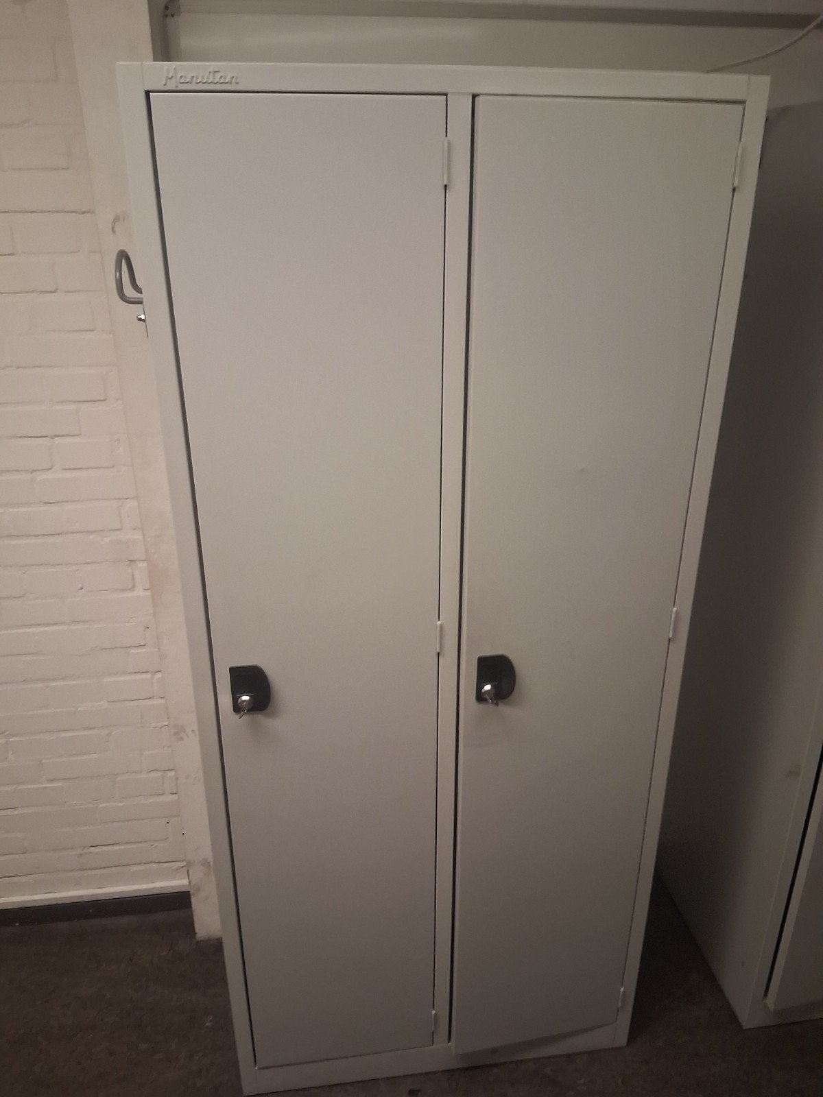 Manutan Kledinglocker / Garderobekast – 2 Deurs, Huis en Inrichting, Kasten | Lockerkasten, Ophalen of Verzenden, Gebruikt