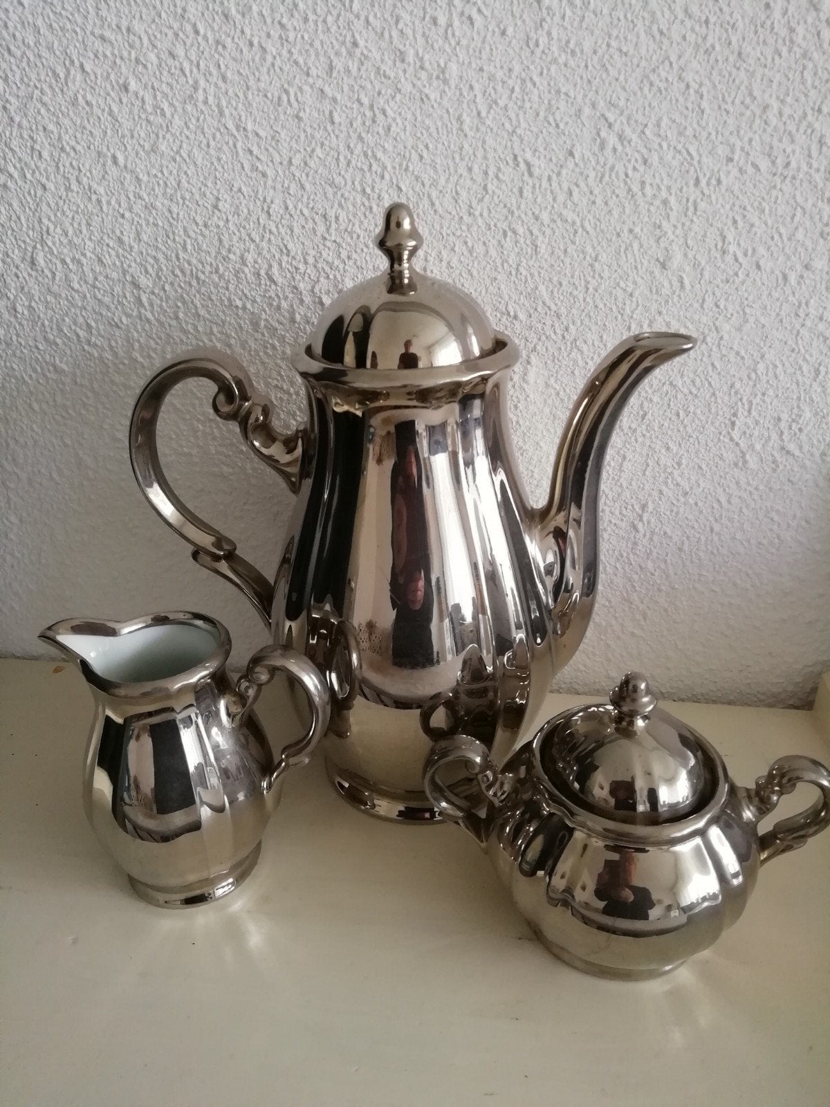 Zilverkleurig Porseleinen Koffiestel - Wit Interieur, Ophalen of Verzenden
