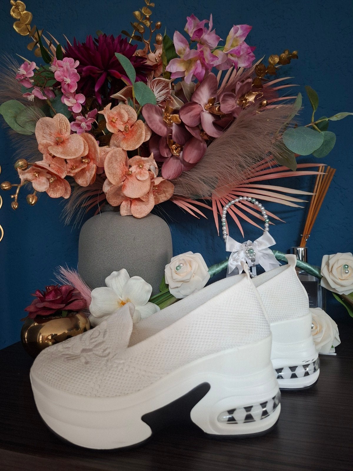 Witte instappers met plateauzool - Maat 36, Kleding | Dames, Schoenen, Ophalen of Verzenden, Zo goed als nieuw, Wit, Instappers