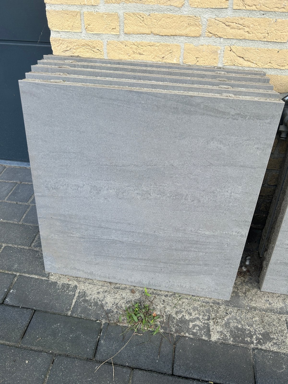 Ca 3,2m2 keramisch op betontegel grijs 9 stuks, Ophalen, Gebruikt