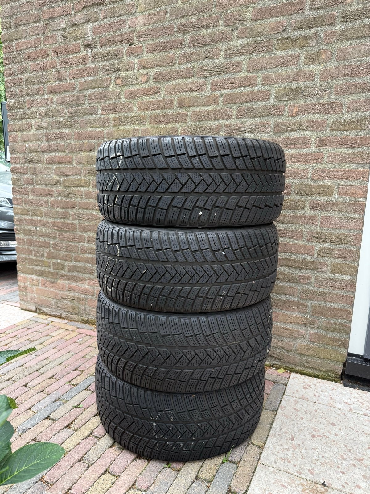 Set van 4 Vredestein winterbanden 225/40 R18, Auto-onderdelen, Ophalen, 18 inch, Gebruikt, Winterbanden