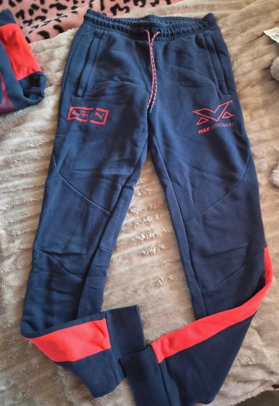 Red Bull Racing Max Verstappen joggingbroek 164, Ophalen of Verzenden, Zo goed als nieuw, Jongen of Meisje, Broek