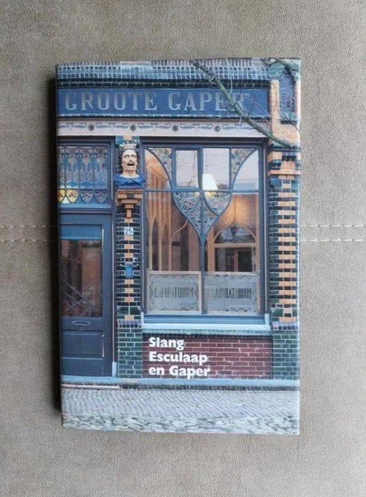 Slang, Esculaap en Gaper: Medisch farmaceutische symbolen, Ophalen of Verzenden, Zo goed als nieuw, A.H.M. Schoenmakers