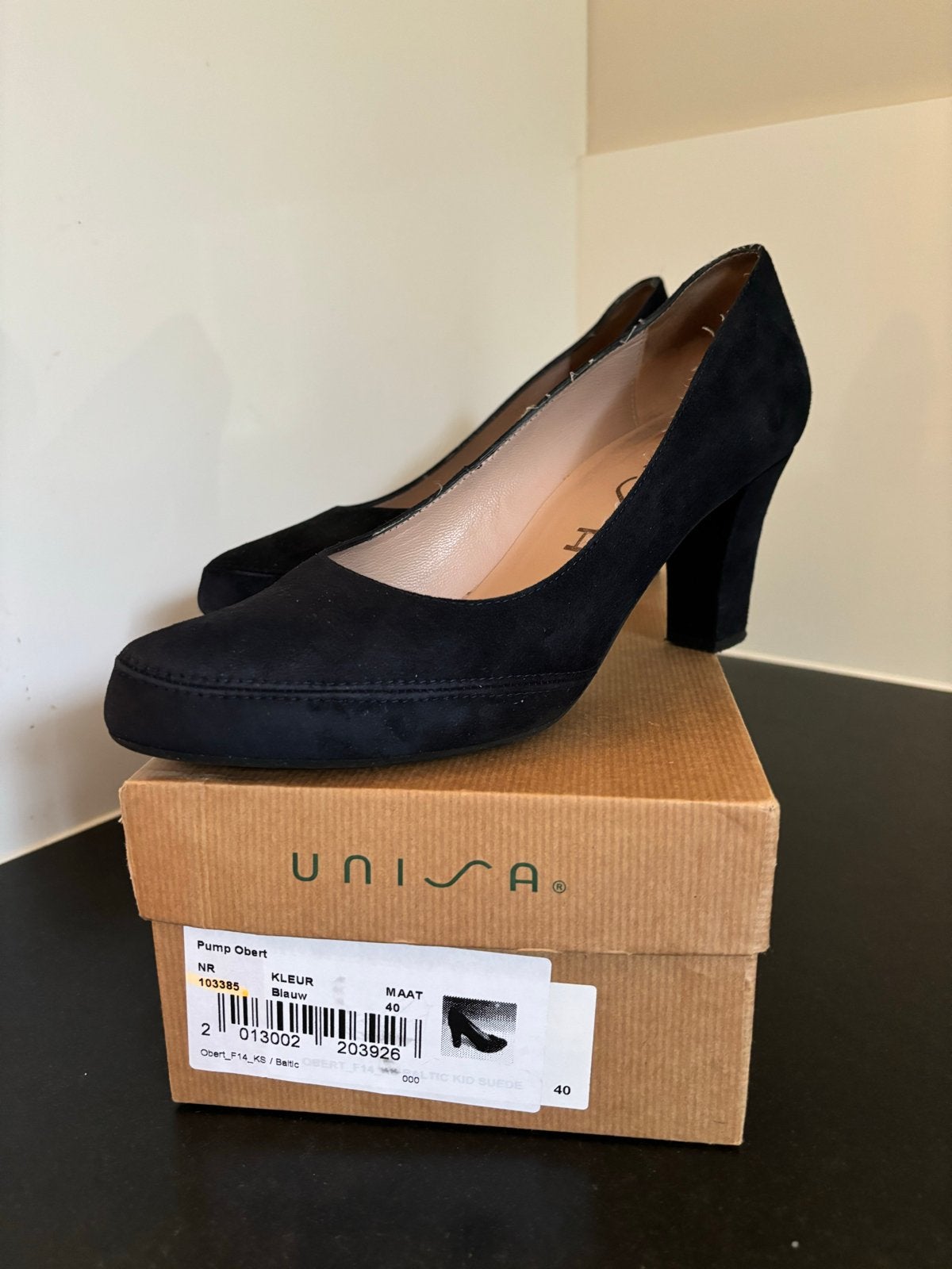 Mooie Unisa Pump, donkerblauw, suède pumps maat 40, Pumps, Zo goed als nieuw, Verzenden, Blauw