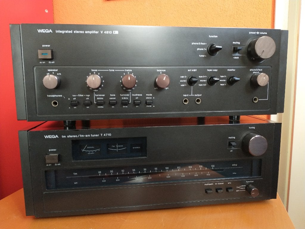 Wega V4810 (VFET} (Serviced) & Wega T4710, Ophalen of Verzenden, Zo goed als nieuw, Tuner of Radio, Overige merken