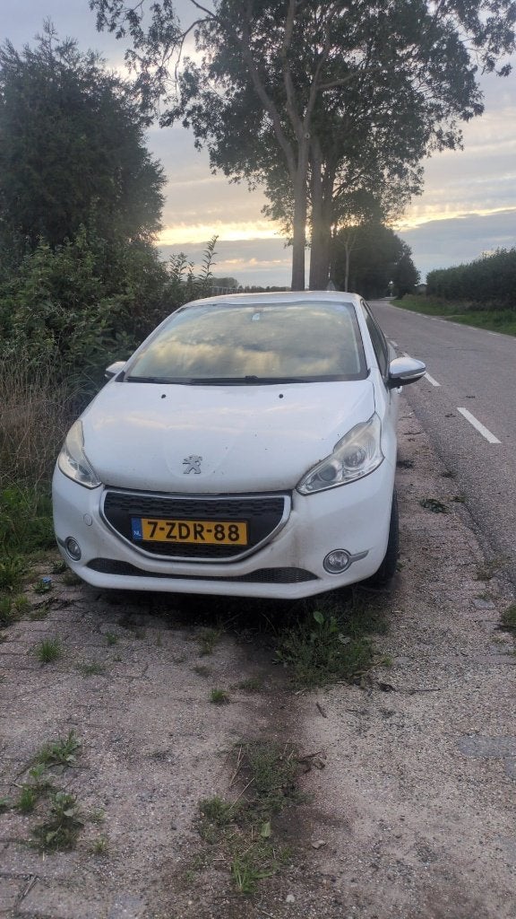 Peugeot 208 1.2 VTI 60KW/82PK 5-D 2013 Wit, Voorwielaandrijving, 31 €/maand, 1199 cc, Wit