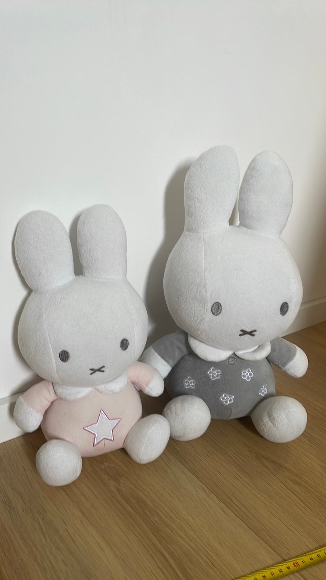 Twee Nijntje knuffels 40 en 30 cm, Kinderen en Baby's, Kraamcadeaus en Geboorteborden, Ophalen of Verzenden, Zo goed als nieuw