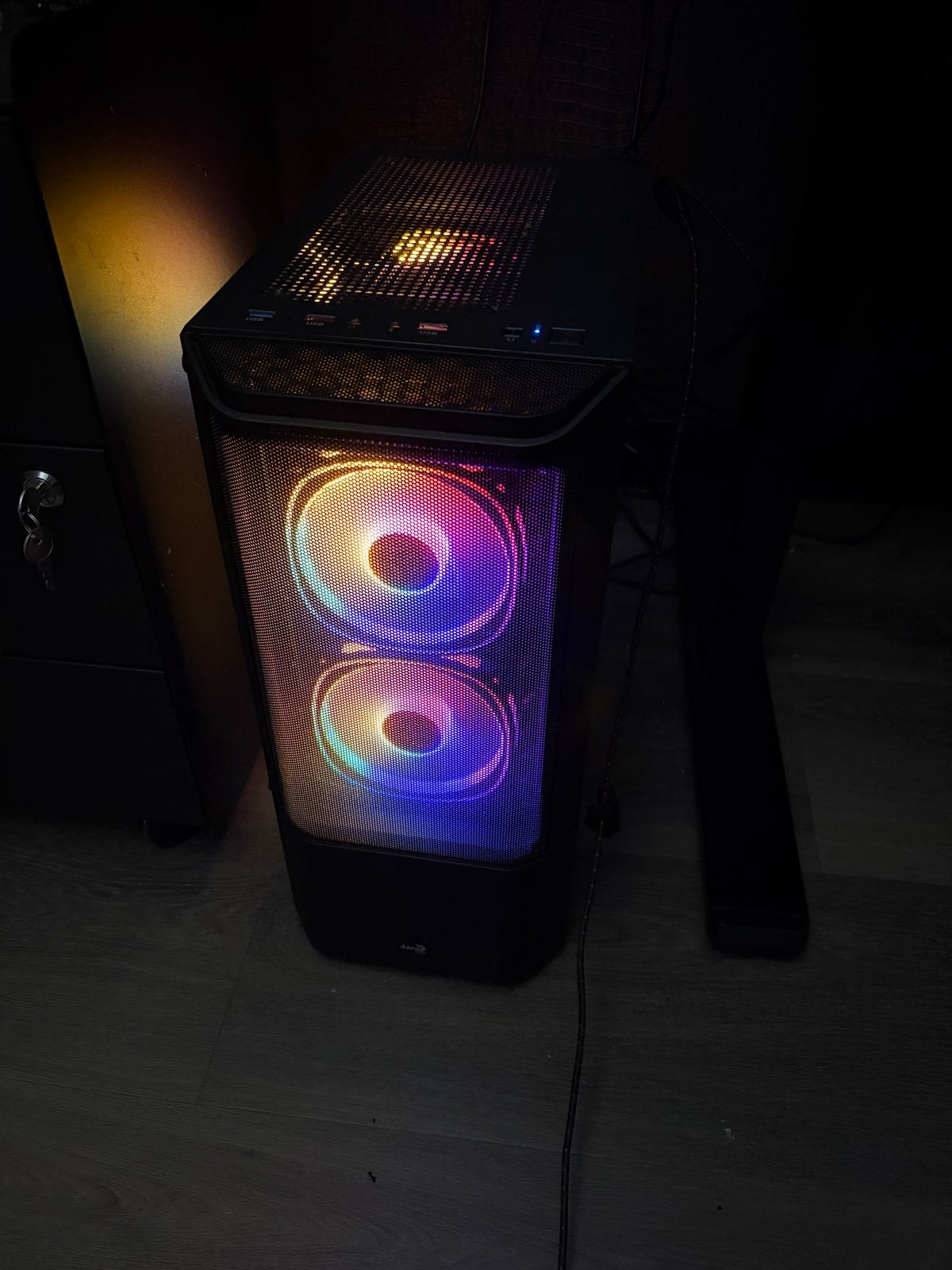 Foto 3 van Gaming PC met Intel i3-8100, RTX 2060, 16GB RAM, 700GB SSD