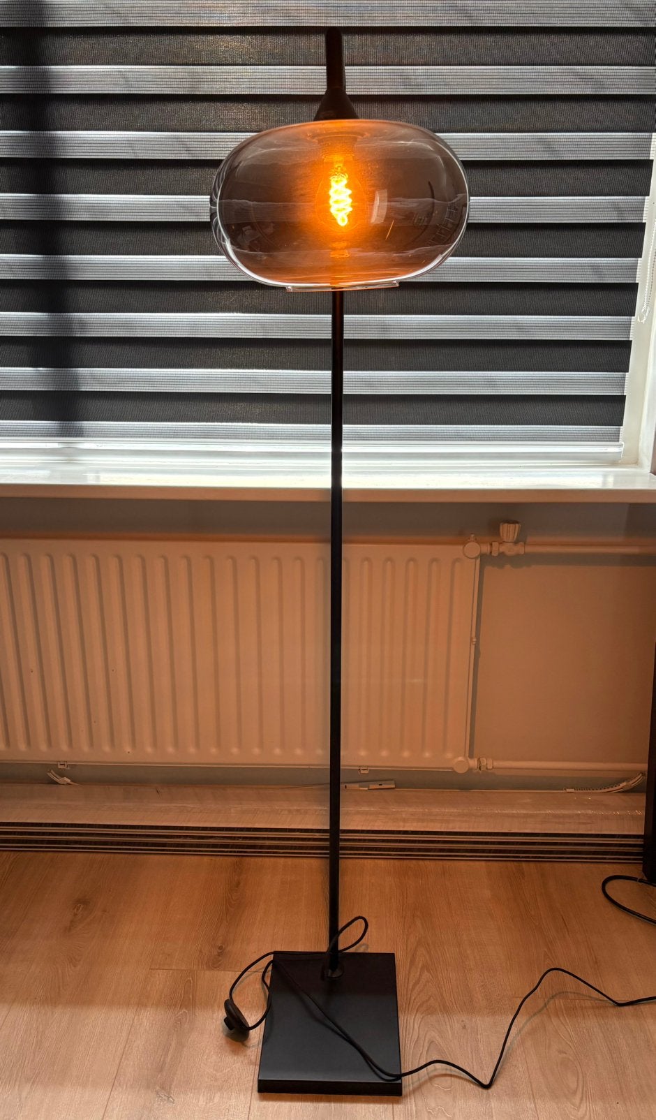 Moderne vloerlamp met rookglas kap, Huis en Inrichting, Ophalen, Gebruikt, E27 (groot), Glas