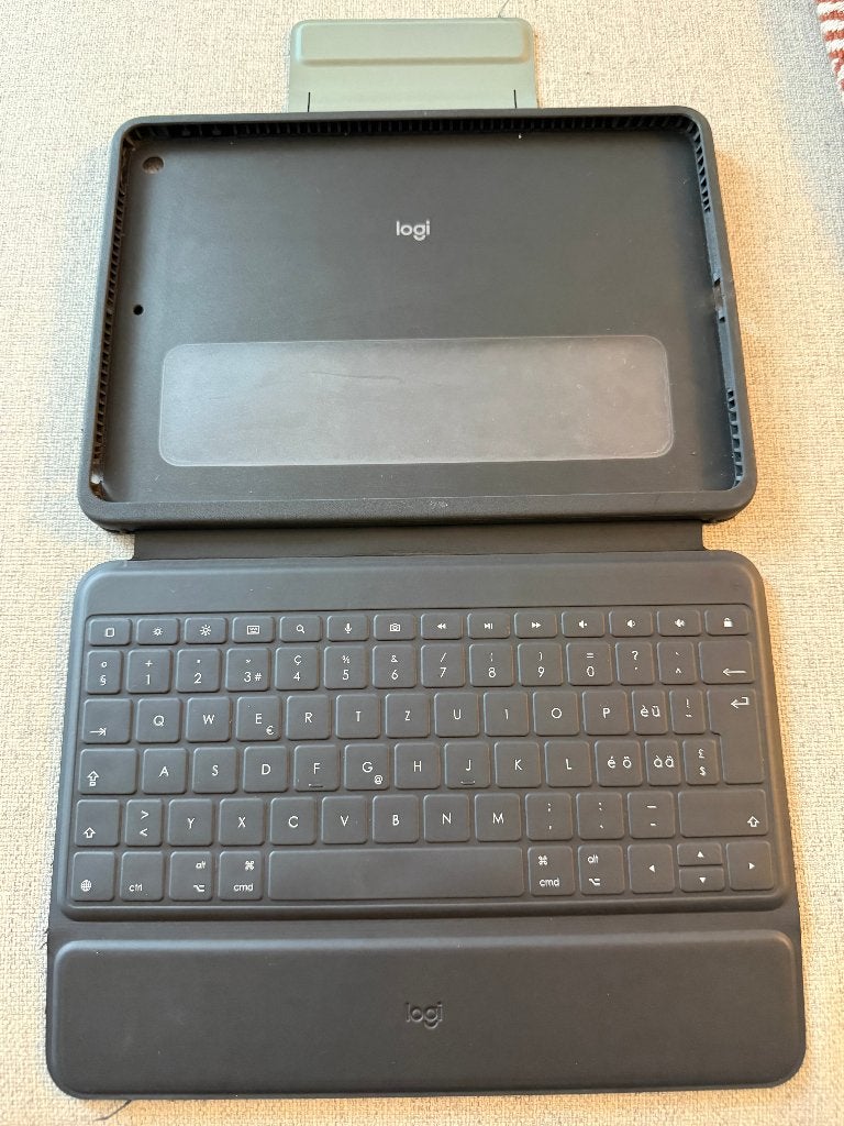 Logitech Rugged Folio Pro Keyboard Case YR0073 Graphite, 10 inch, Gebruikt, Logitech, Bescherming voor- en achterkant