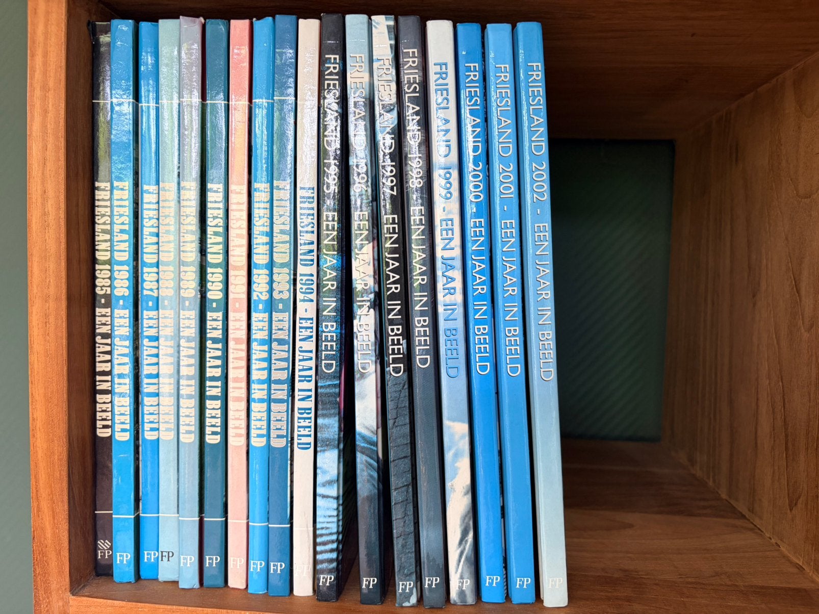 Friesland een jaar in beeld. Serie, Boeken, Encyclopedieën, Ophalen, Zo goed als nieuw, Algemeen