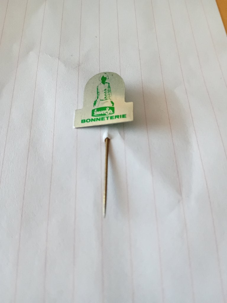 Pin - INVERSA Bonneterie, Ophalen of Verzenden, Zo goed als nieuw, Merk, Speldje of Pin