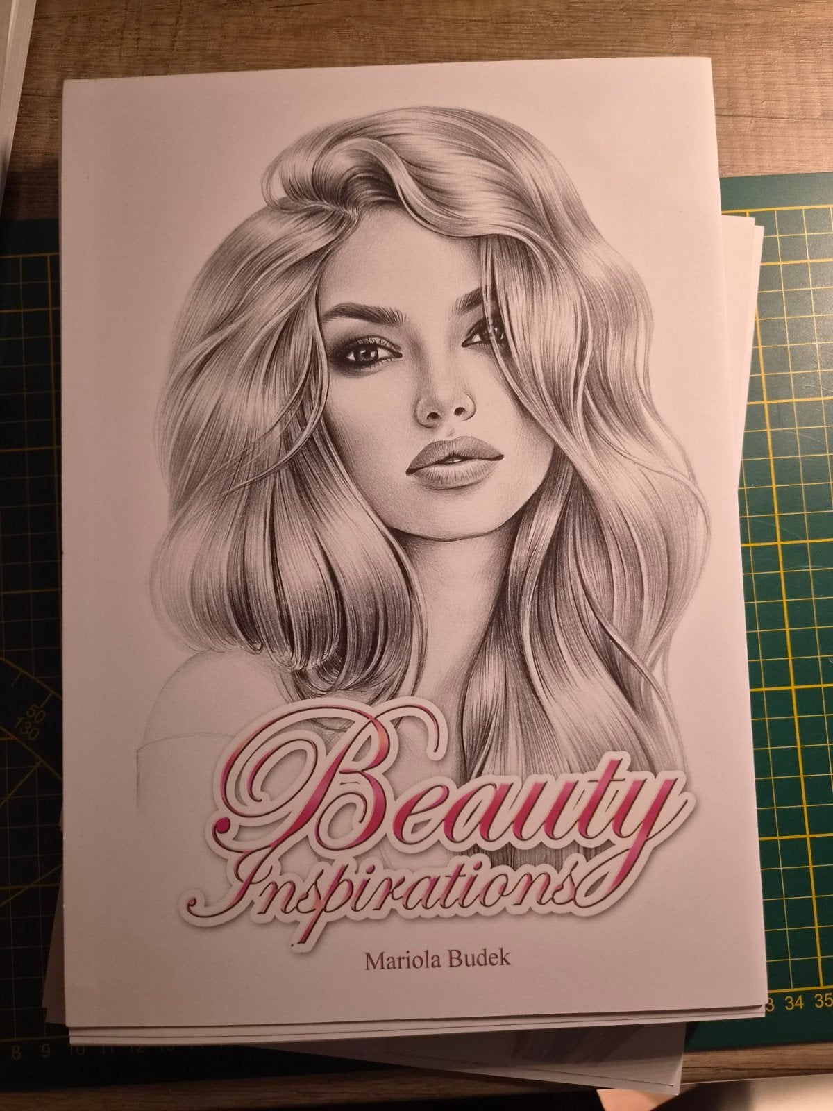 Mariola Budek Beauty Inspirations & Hair Inspirations – 56 o, Ophalen of Verzenden, Zo goed als nieuw