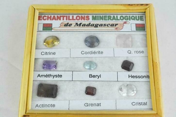 Facet geslepen Edelstenen in een doosje - 26,5 ct, Sieraden, Tassen en Uiterlijk, Edelstenen, Nieuw, Ophalen of Verzenden