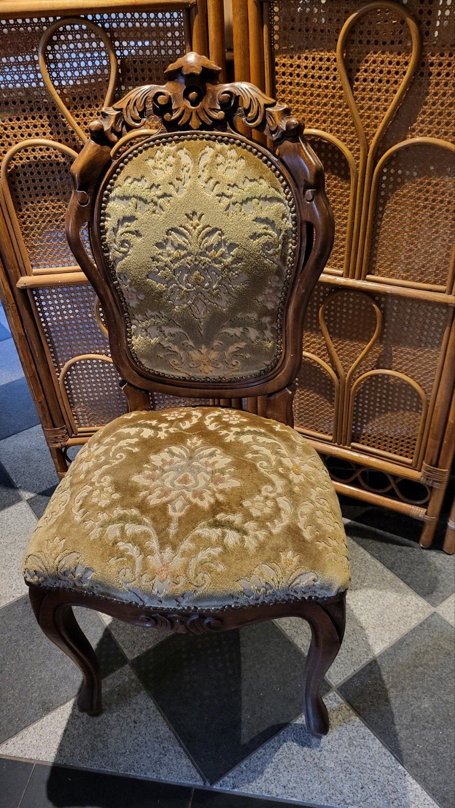 4 antieke stoelen met houtsnijwerk en stoffen bekleding, Antiek en Kunst, Ophalen
