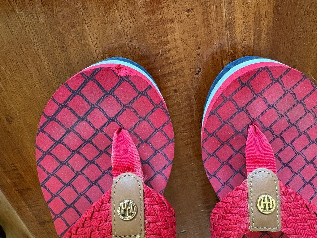 Comfortabele slippers Tommy Hilfiger met hak, Instappers, Ophalen of Verzenden, Zo goed als nieuw, Rood