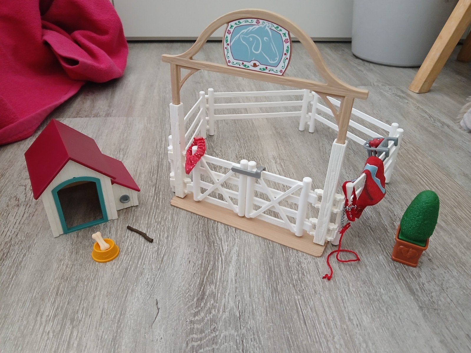 Schleich Honden Hok en Weide met Accessoires (zonder dieren), Ophalen of Verzenden, Zo goed als nieuw