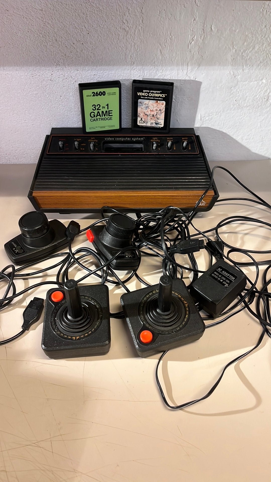 Atari video computer system eind jaren 70’s, Ophalen of Verzenden, Zo goed als nieuw, Met 2 controllers, Atari 2600