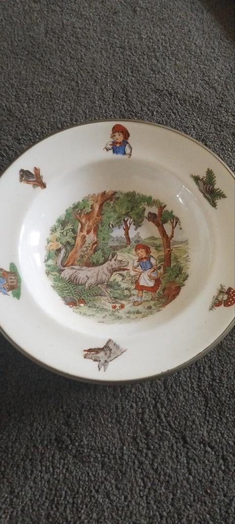 Vintage Kinderbordje Roodkapje en de Wolf, Gebruikt, Keramiek, Ophalen of Verzenden, Bord(en)