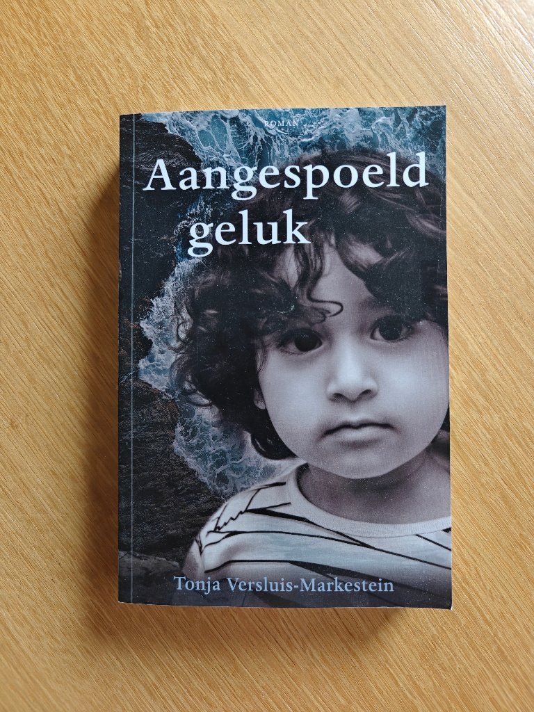 Aangespoeld geluk, Tonja Versluis - Markestein, Ophalen of Verzenden, Zo goed als nieuw, Nederland