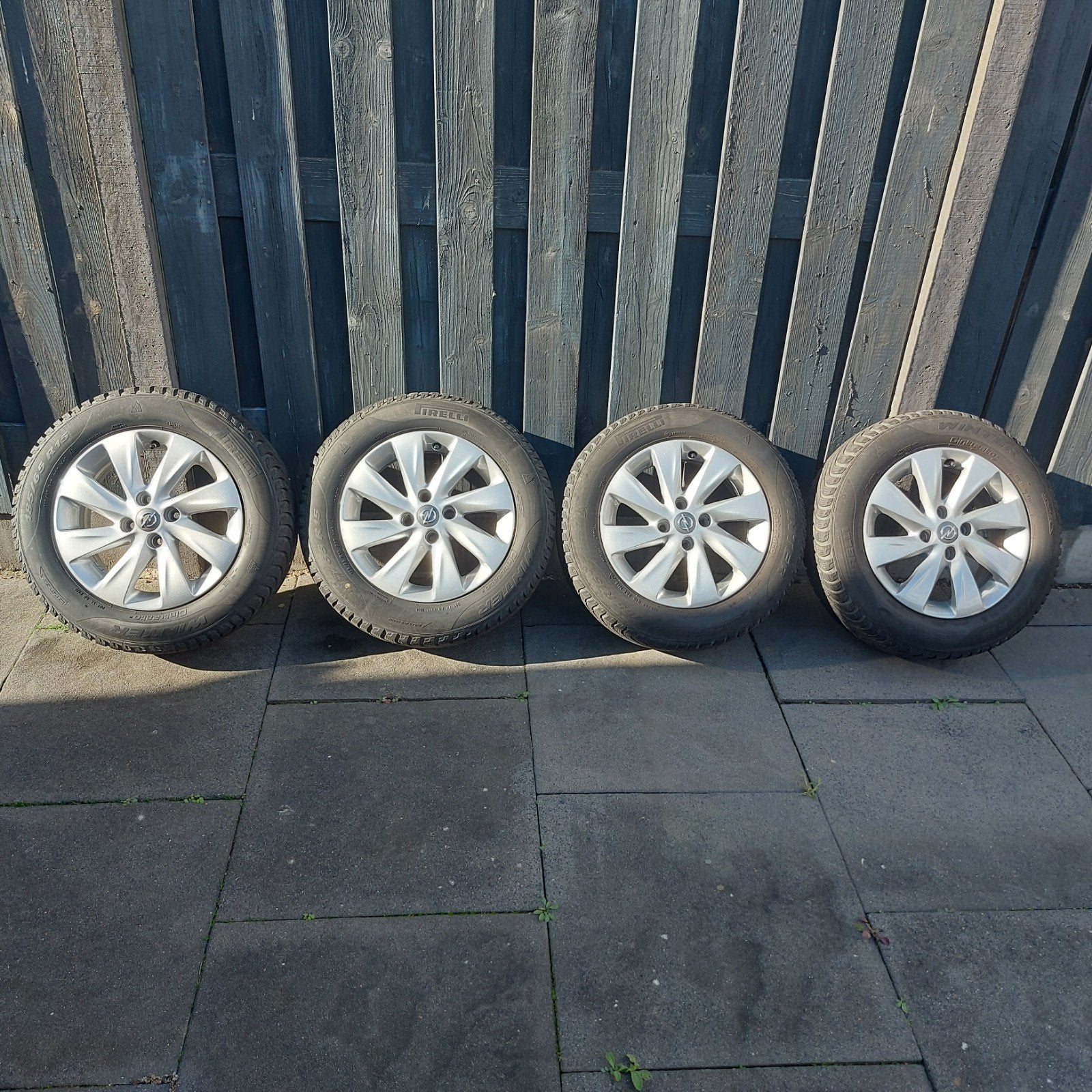 Winterbanden Opel Corsa E 15 inch 185/65/15 Pirelli, Ophalen, Gebruikt, 15 inch, Banden en Velgen