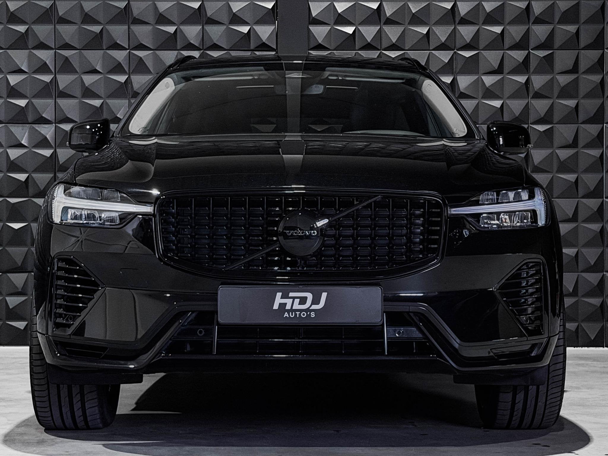 Volvo XC60 2.0 T6 Plug-in hybrid AWD All Black | Pano | 20", Auto's, Automaat, Gebruikt, Euro 6, 4 cilinders