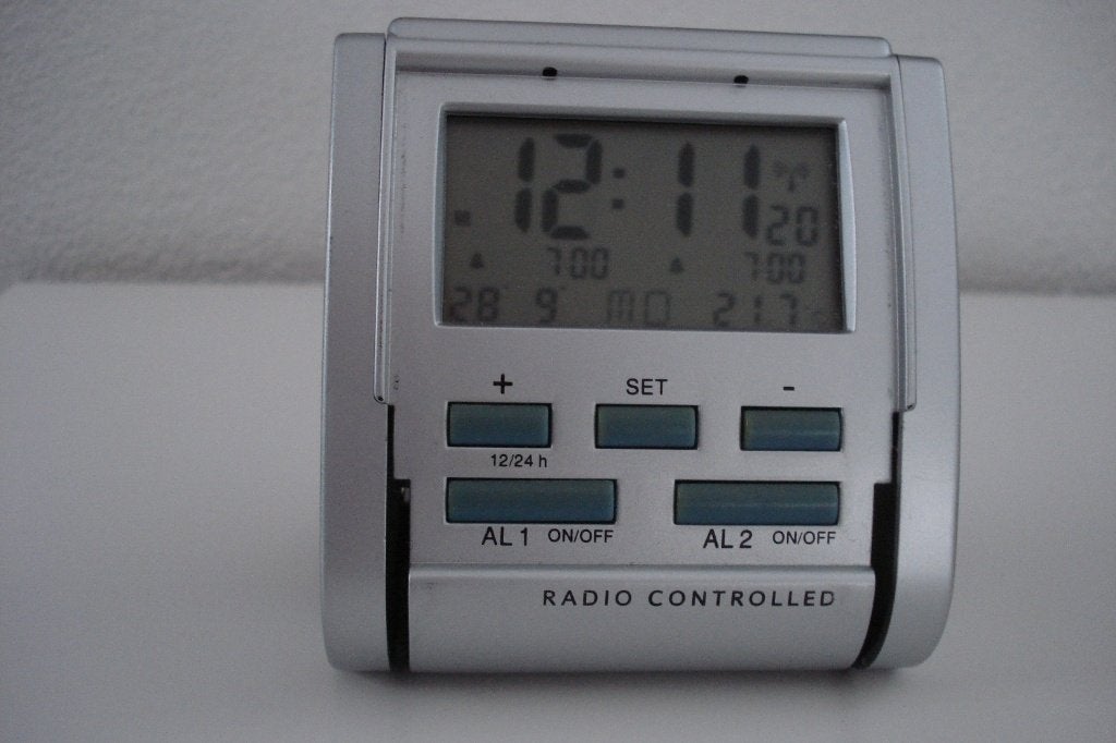 digitale reiswekker radio controlled met datum, tijd, temp, Ophalen of Verzenden, Zo goed als nieuw, Digitaal