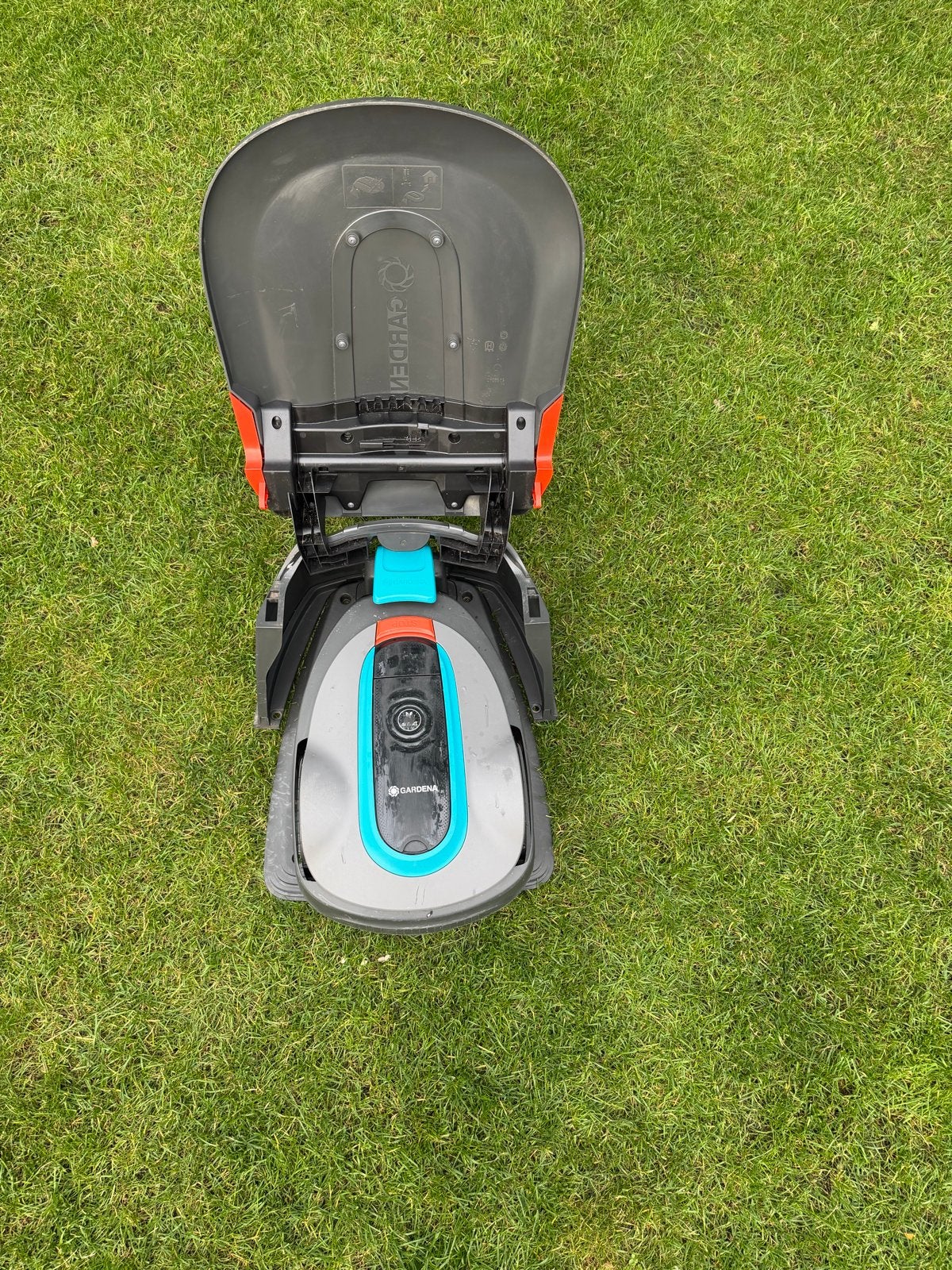 Gardena SILENO city 250 robotmaaier – uitstekende staat, Ophalen, Gebruikt, 20 tot 25 cm, Met regensensor