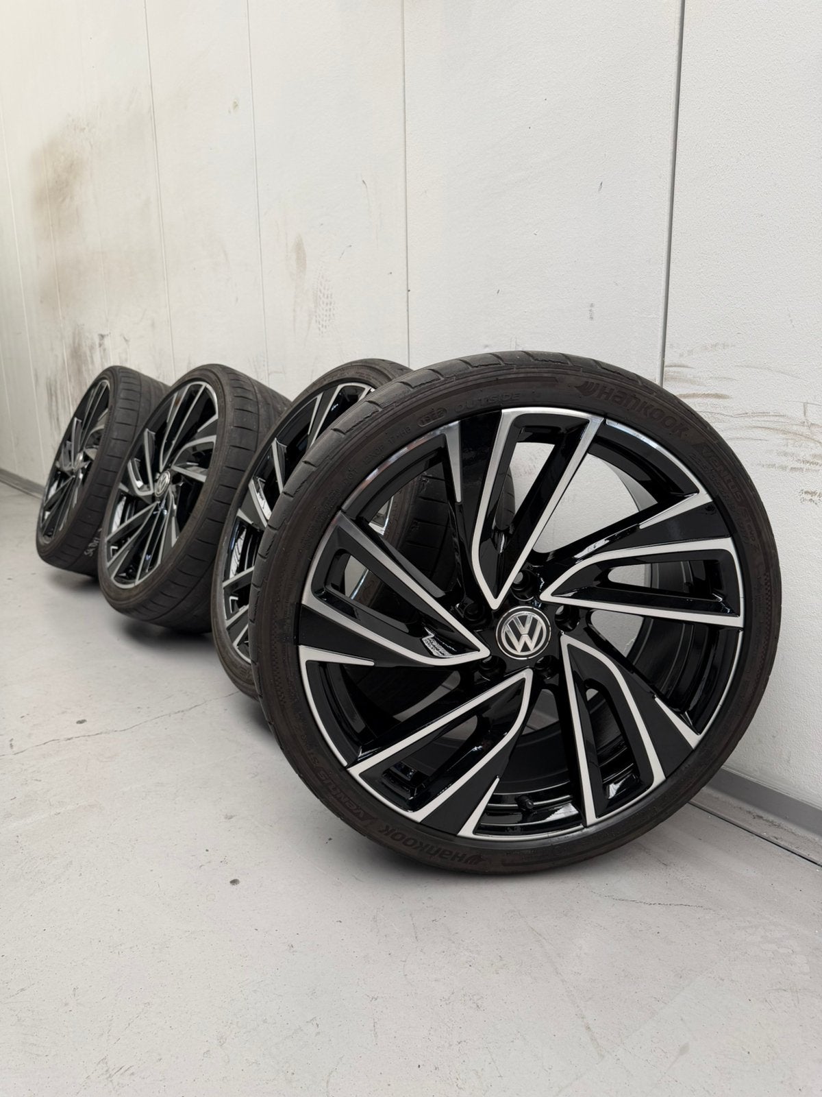 Originele 19 inch Volkswagen golf Adelaide velgen met banden, Banden en Velgen, 235 mm, Zomerbanden, Ophalen