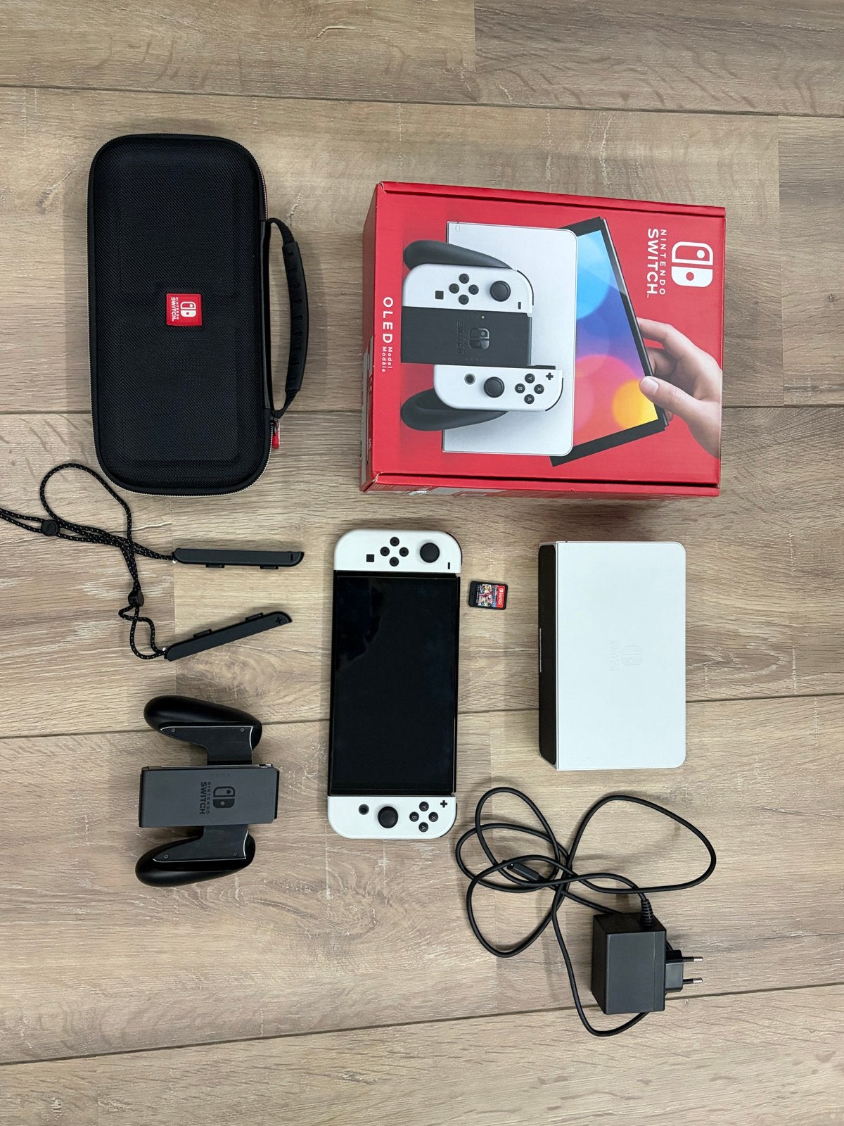 Nintendo Switch OLED met Mario Kart 8 Deluxe en verzekering, Spelcomputers en Games, Switch OLED, Met games, Met 2 controllers
