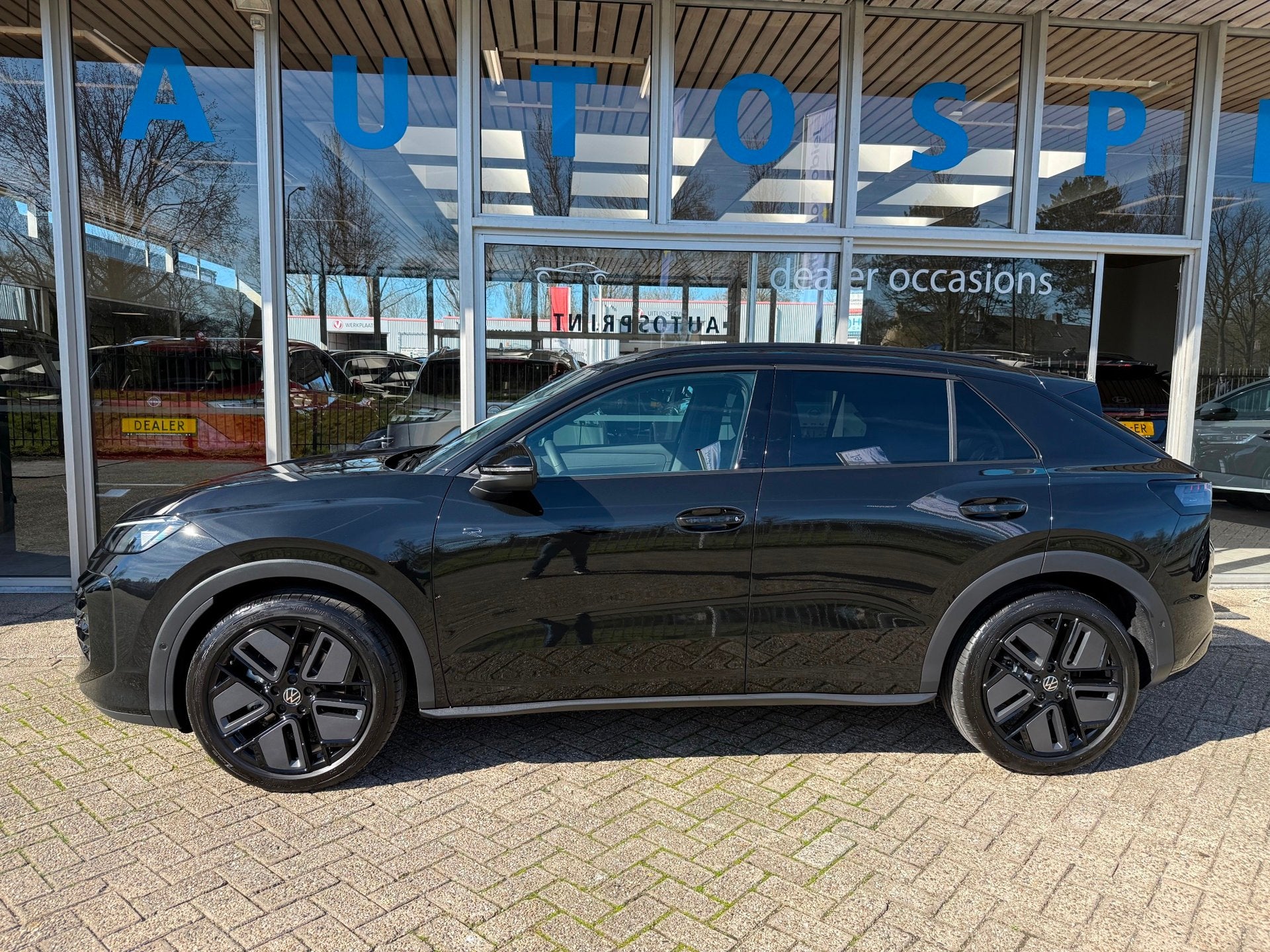 Volkswagen T-Roc 1.5 TSI MILD HYBRID R-Line 150PK / ACHTERUI, Auto's, 1258 kg, Zwart, 4 cilinders, Leder en Stof