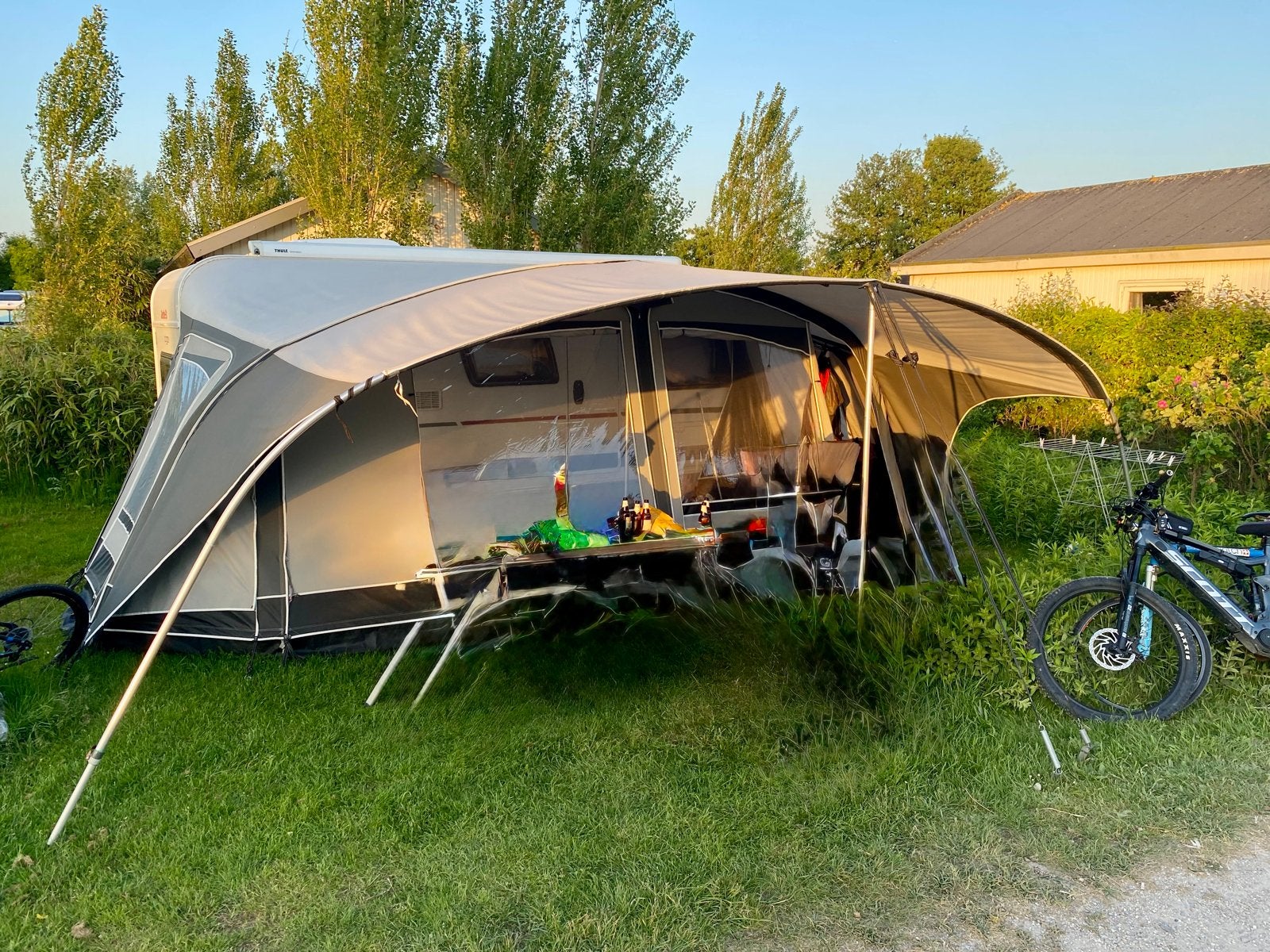 Unico Bologna voortent omloopmaat 13 met luifel en binnenten, Caravans en Kamperen, Voortenten en Luifels, Ophalen, Zo goed als nieuw