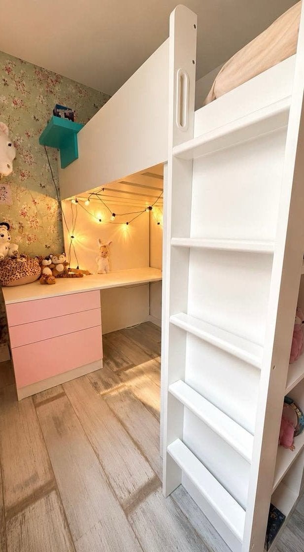 SMÅSTAD hoogslaper Ikea wit met roze, Kinderen en Baby's, Kinderkamer | Stapelbedden en Hoogslapers, Ophalen, Zo goed als nieuw