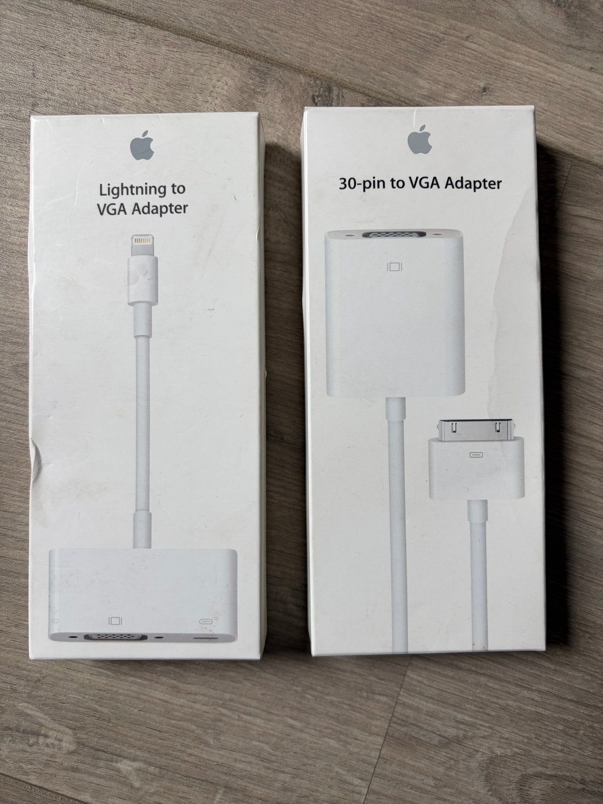 Apple Lightning naar VGA Adapter & 30-pins naar VGA Adapter, Ophalen, Zo goed als nieuw, Minder dan 2 meter, Overige kabels