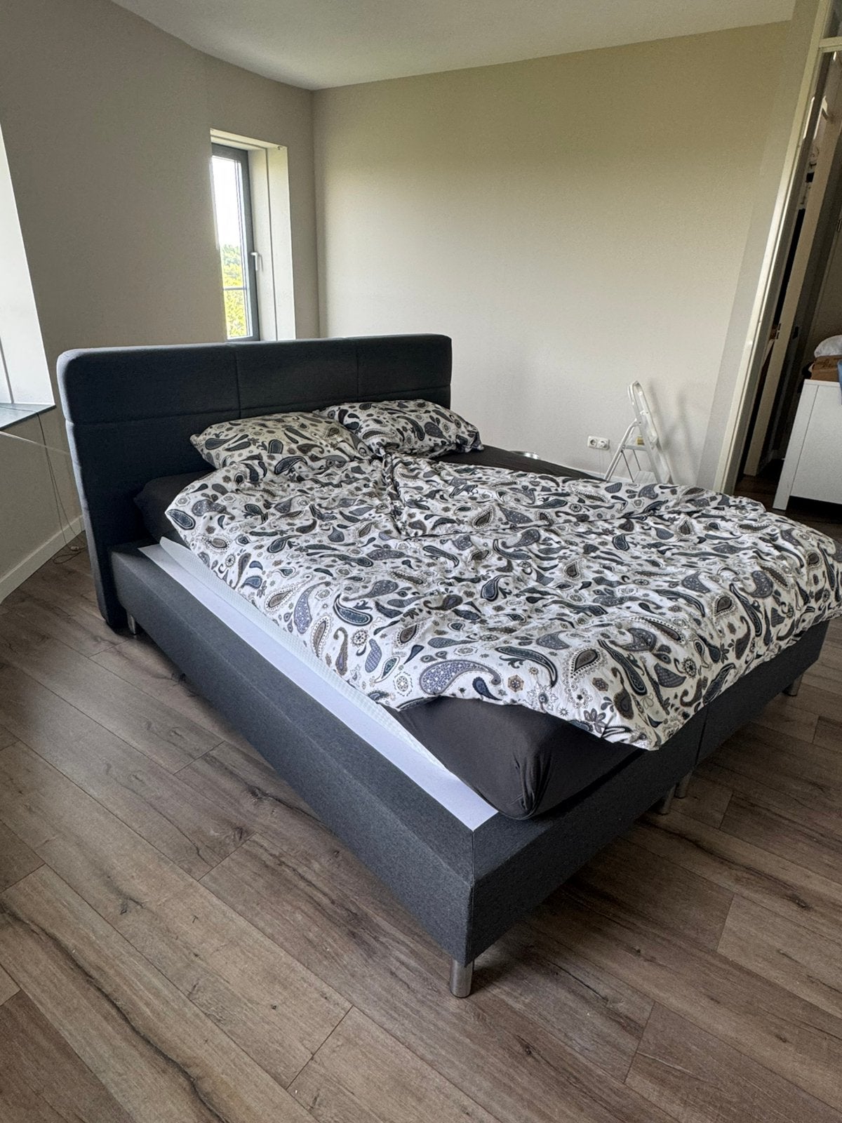 MOET WEG!! Boxspring 160cm/200cm